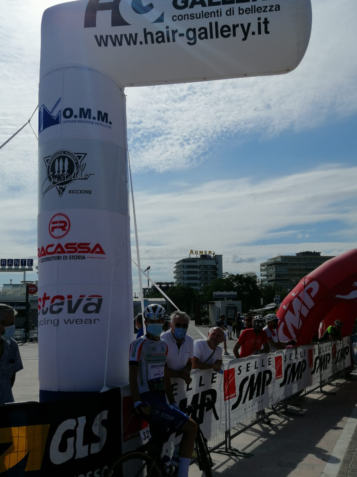 Il marchio Hair Gallery e gli sponsor di HG Cycling Team in mostra nella tappa di Riccione della Settimana Coppi e Bartali professionisti 3