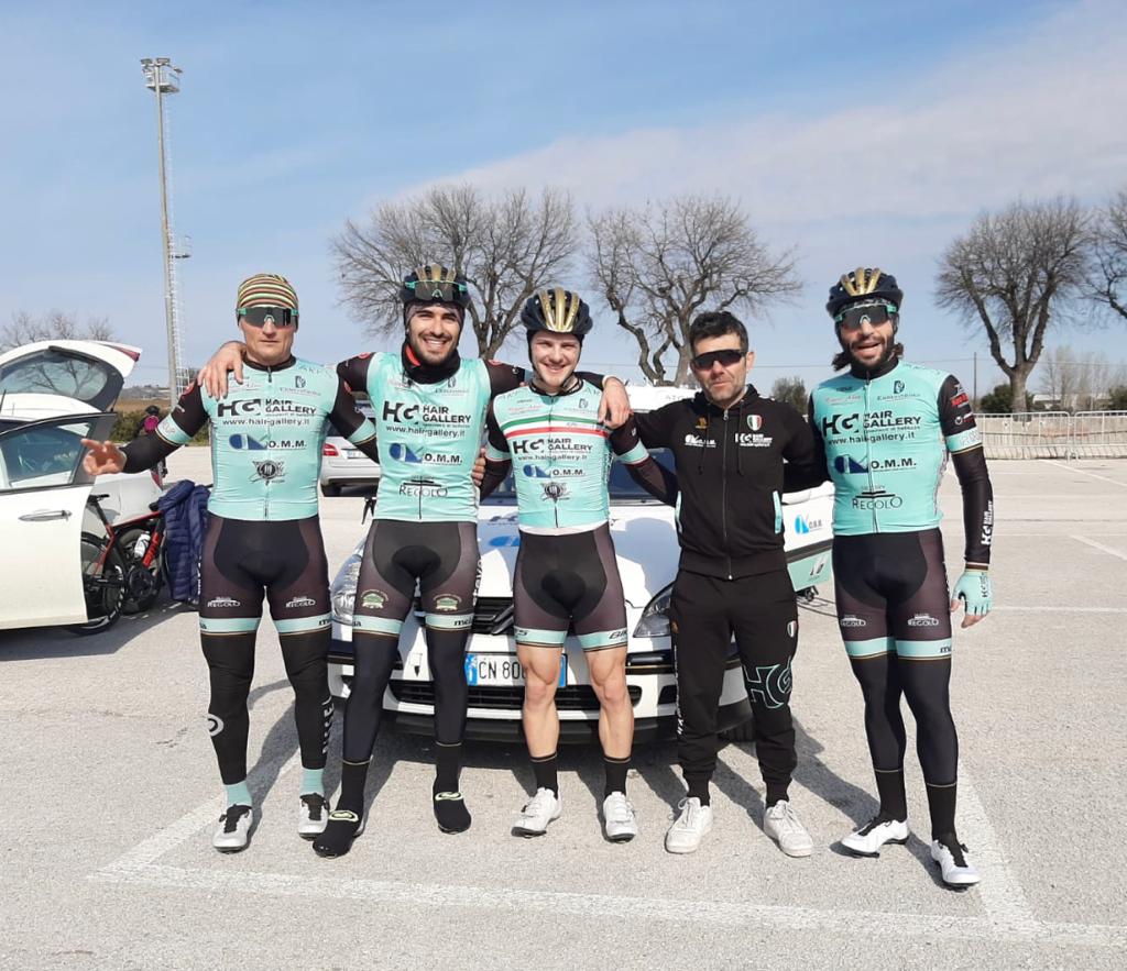 Braccia alzate in segno di vittoria per Luca Curti al Trofeo Paradise 2