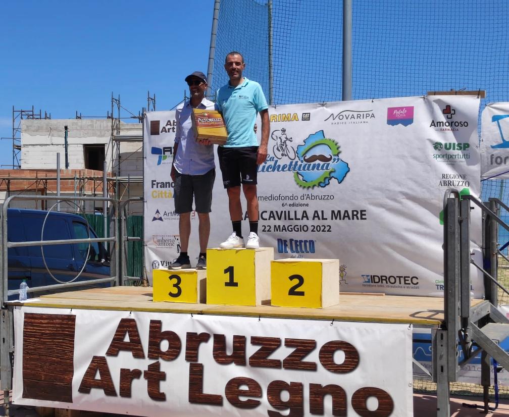Hair Gallery Cycling Team sul podio della Nove Colli 2022 con Ettore Carlini 3