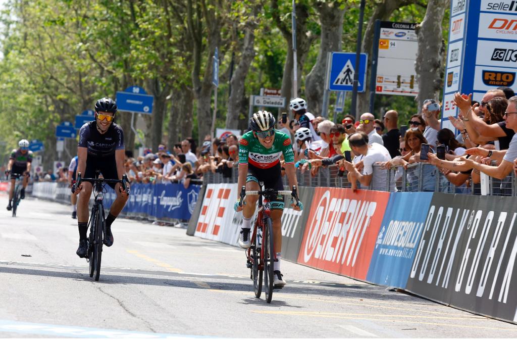 Hair Gallery Cycling Team sul podio della Nove Colli 2022 con Ettore Carlini 6