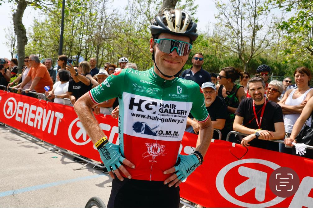 Hair Gallery Cycling Team sul podio della Nove Colli 2022 con Ettore Carlini 2