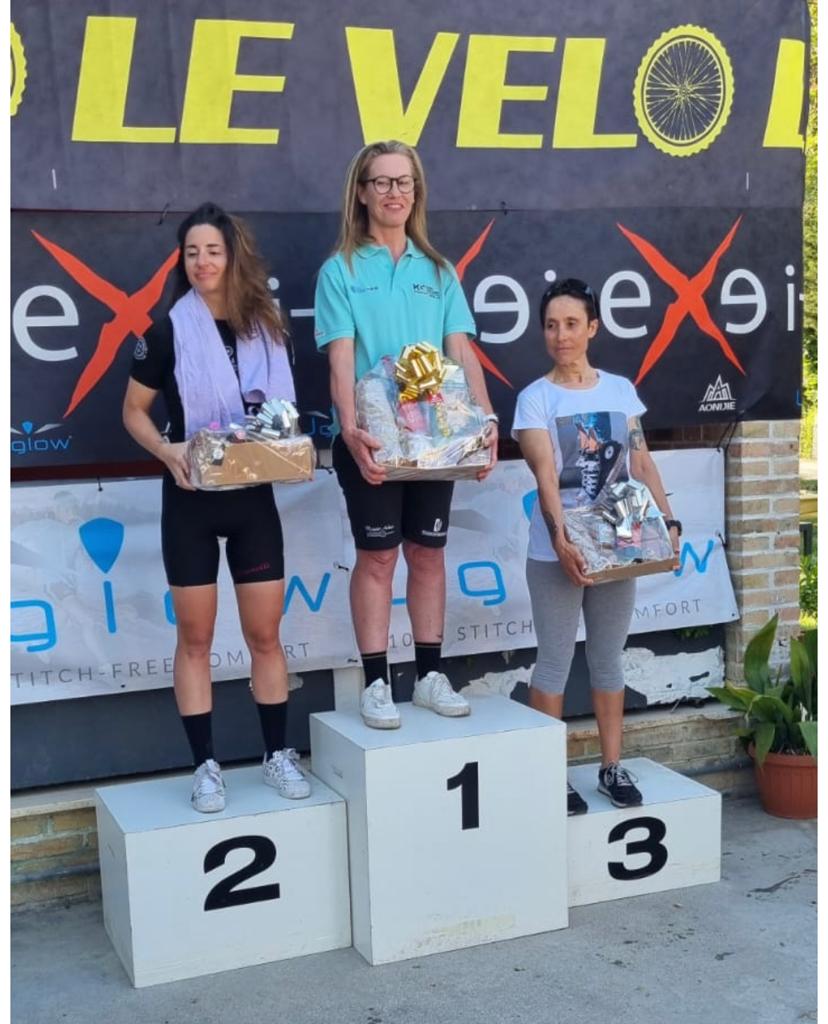 Hair Gallery Cycling Team in azzurro con Ettore Carlini in Coppa del Mondo di Paraciclismo 2