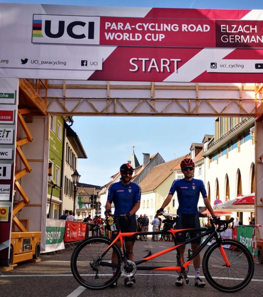 Hair Gallery Cycling Team in azzurro con Ettore Carlini in Coppa del Mondo di Paraciclismo 7