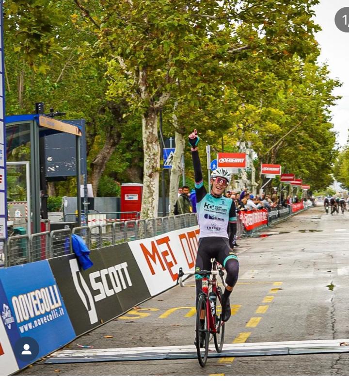 HG Cycling Team: Ettore Carlini freccia vincente sotto la pioggia sul percorso medio della Nove Colli 7