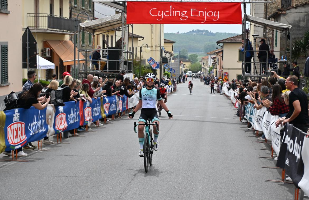 Onda verde tiffany in Toscana tra le Esordienti Donne 2° anno: Dazzani vola, Sferragatta veste la maglia rosa 1