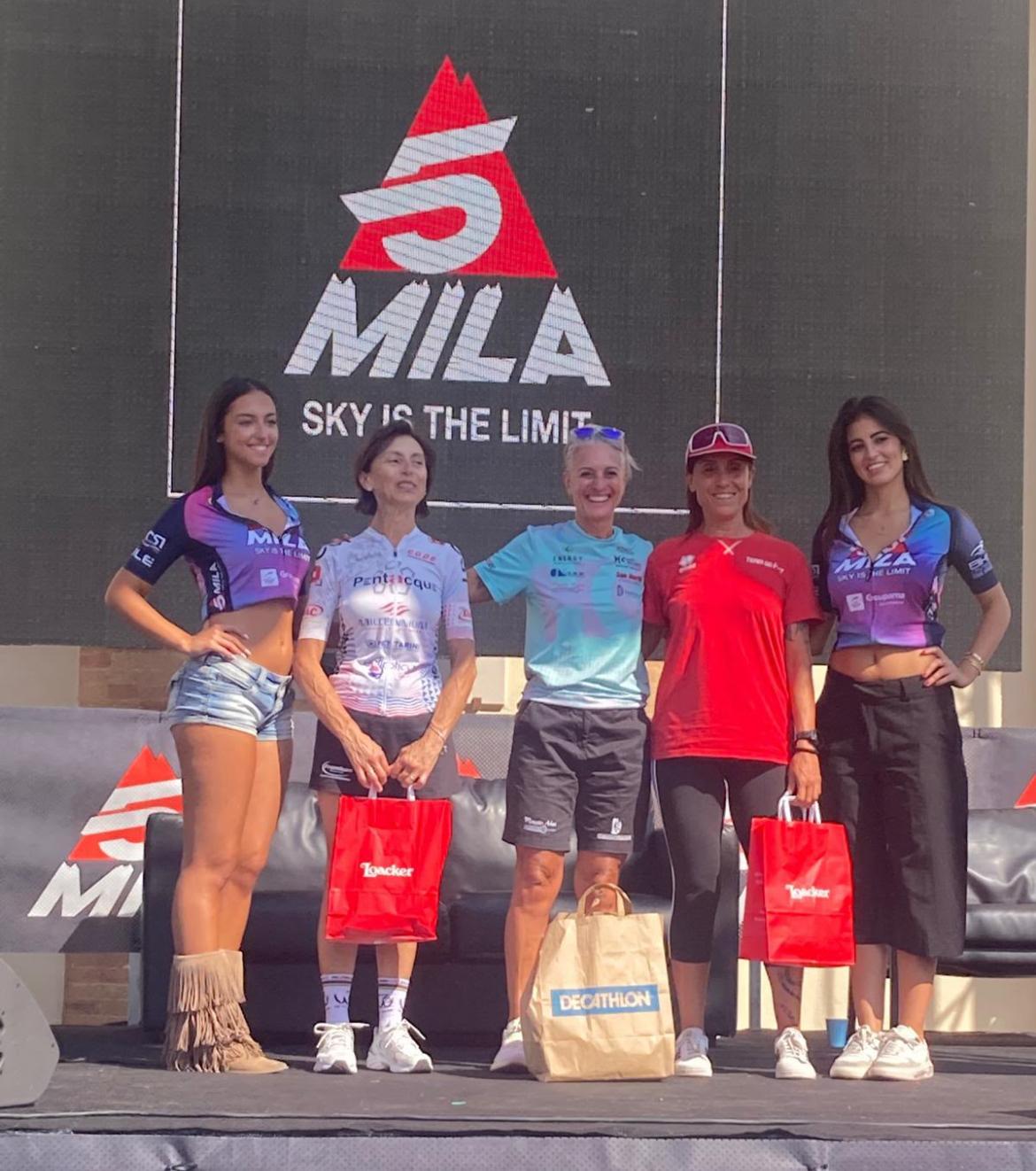 Lavinia Palazzo sul primo gradino della categoria Donne C alla 5 Mila Marche 3
